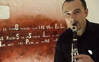 Primer plano del clarinetista Santi Abad