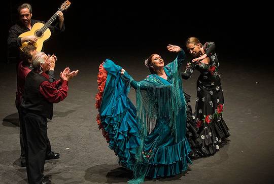 momento de un balie flamenco enlas tablas del teatro cánovas