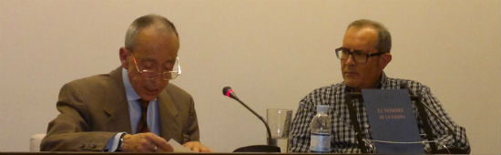 Antonio Parra leyendo poemas en la presentación CAL 2012 con Fº Ruíz Nogueira.