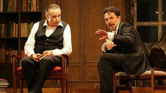 Teatro Cervantes. Juanjo Puigcorbé y Pere Ponce. Juan Mayorga. Si supiera cantar, me salvaría. El crítico.