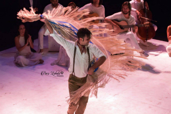 David Martín baila a Picasso en  el Cervantes